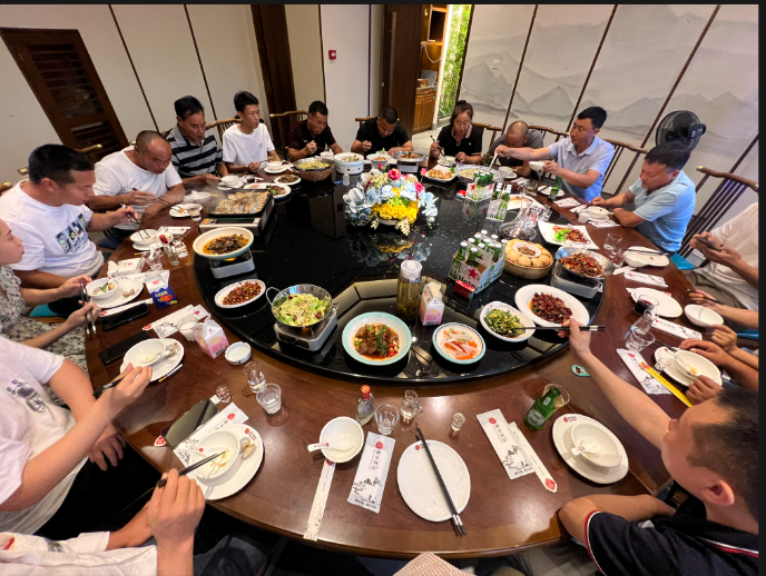 端午佳節(jié)公司領(lǐng)導(dǎo)與直屬隊(duì)和各項(xiàng)目施工隊(duì)長(zhǎng)聚餐